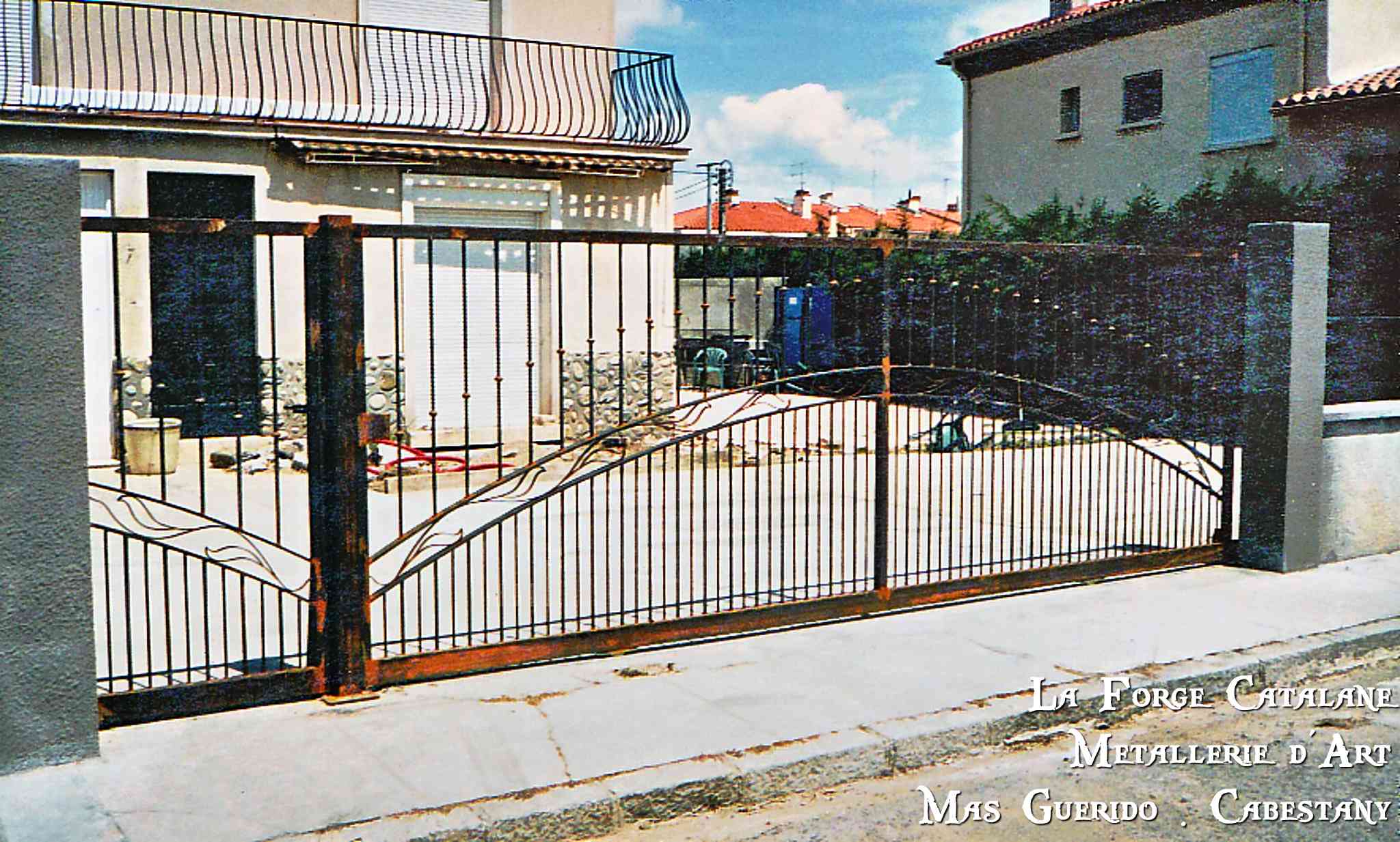 portail barreaudage droit avec frise  forge catalane.jpg